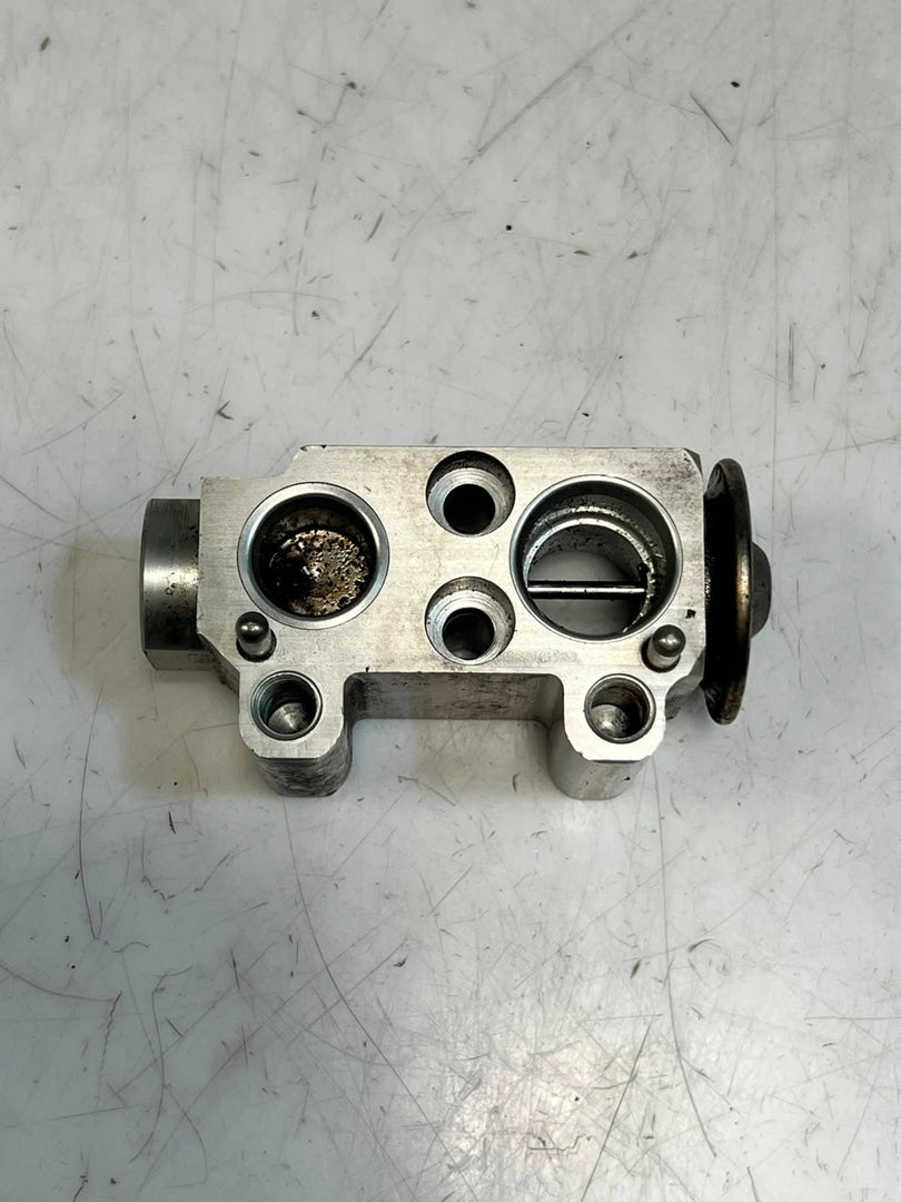 2007-2013 BMW X4 F25 F26 E81 E82 E87 E88 E90 E91 335i AC Expansion Valve 9226078