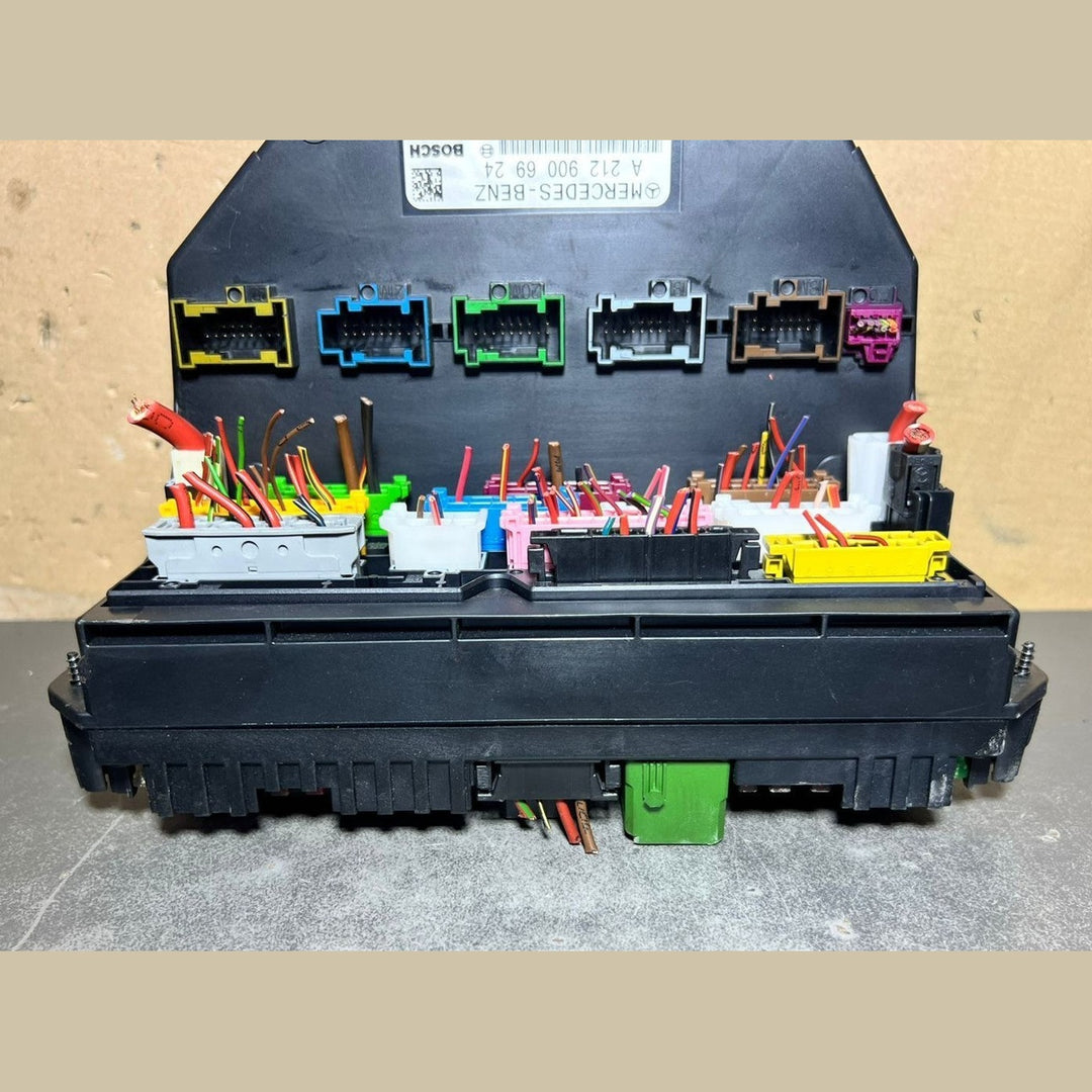 10-16 Mercedes-Benz W212 W204 Front SAM Module Relay Fuse Box A212 9006924 OEM