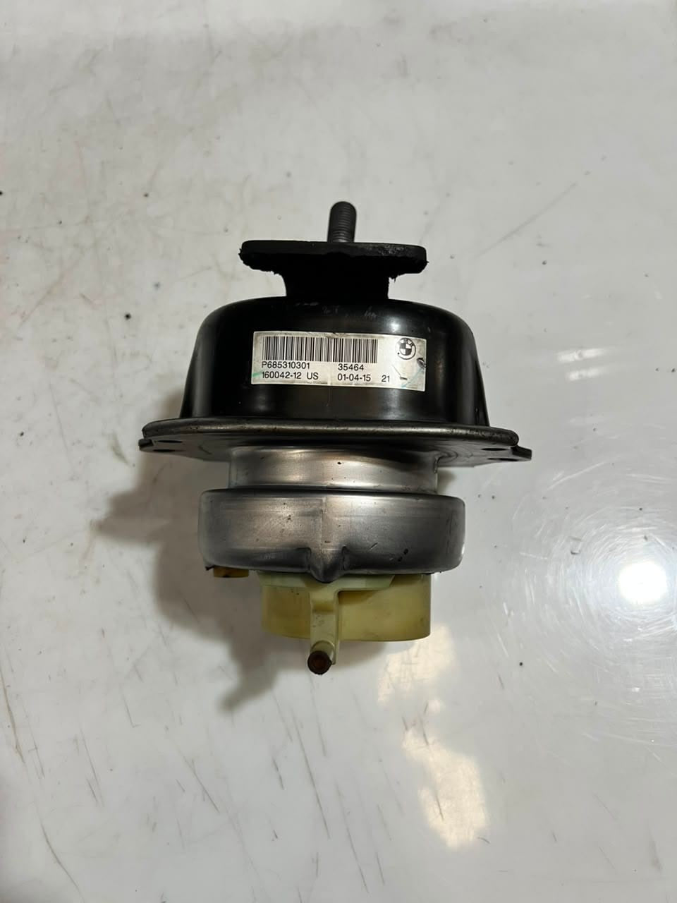 2013-2018 BMW X5 F15 X6 F16 Rubber Bearing Engine Mount, Left 6853103 OEM