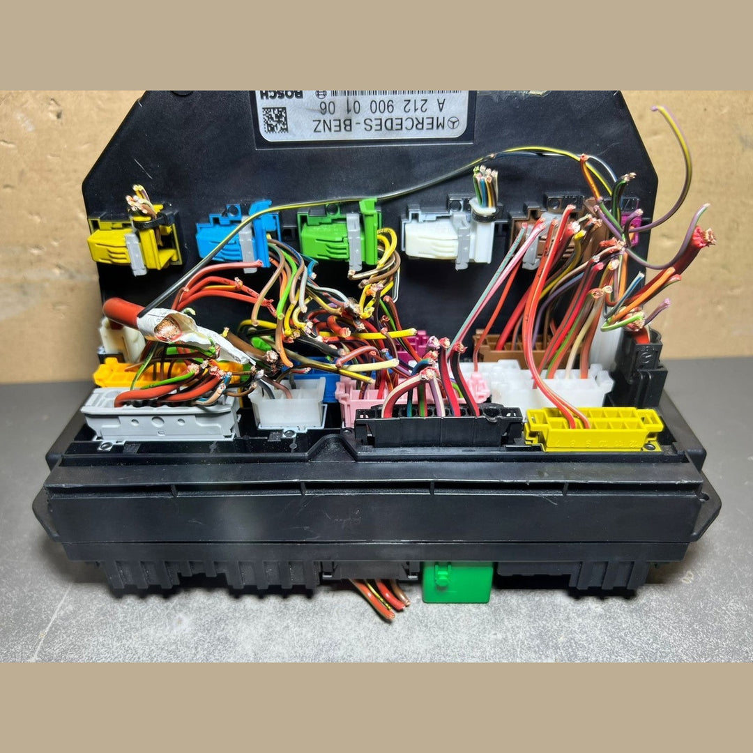 10-16 Mercedes-Benz W204 W212 Front SAM Module Relay Fuse Box A212 9000106 OEM