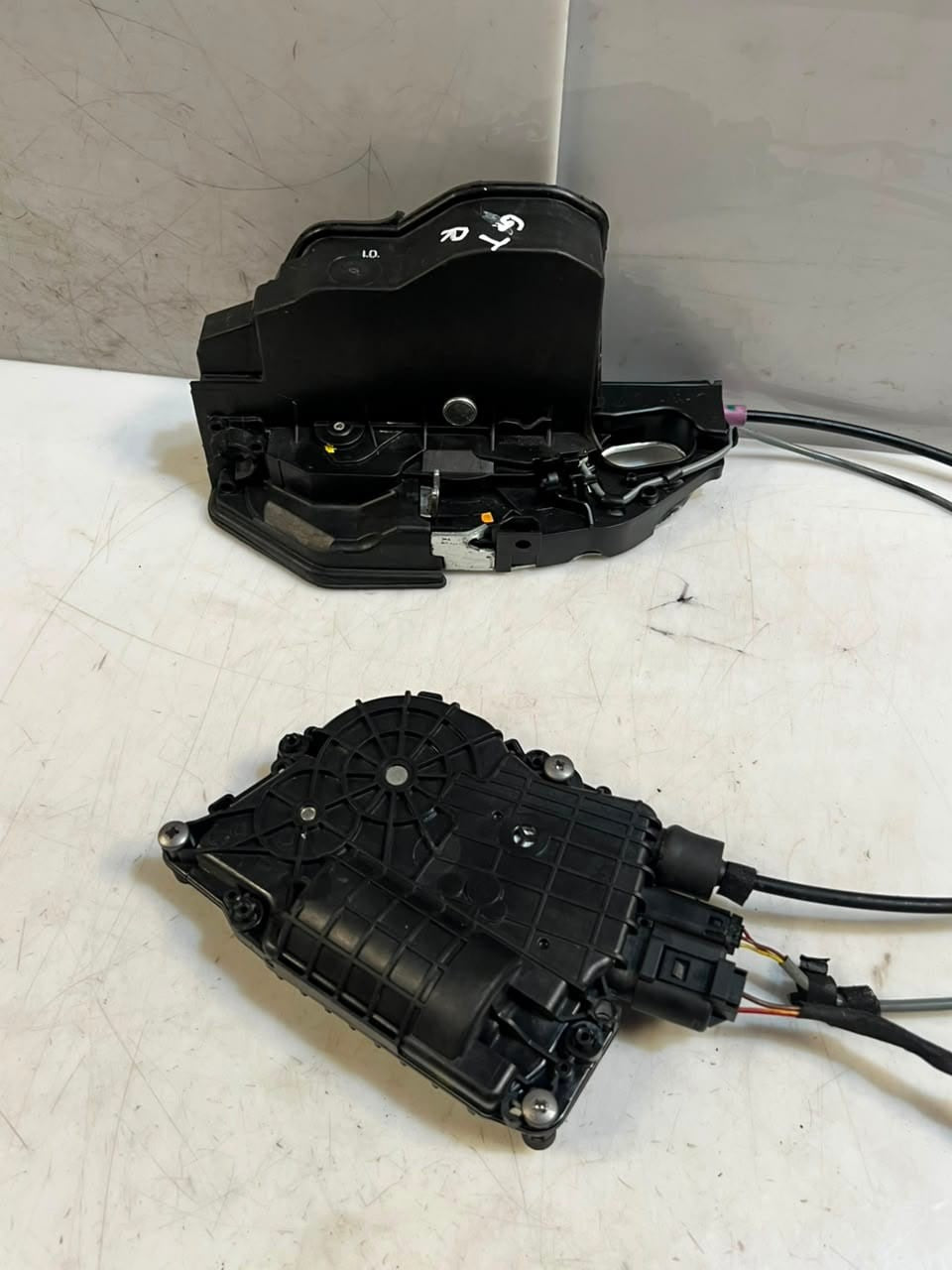 BMW 5' F07 Gran Turismo Door Lock Complete Front Right Auto Soft Close 7148476
