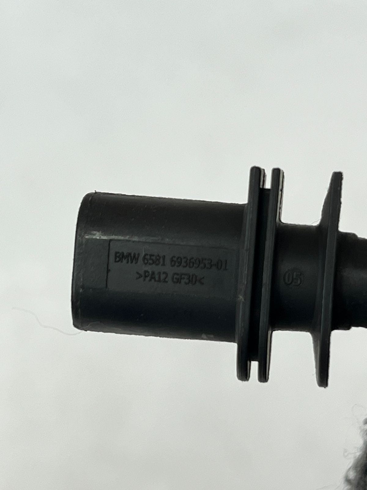 2011–2015 BMW 750LI F02 OUTSIDE AIR AMBIENT TEMPERATURE SENSOR OEM 6936953