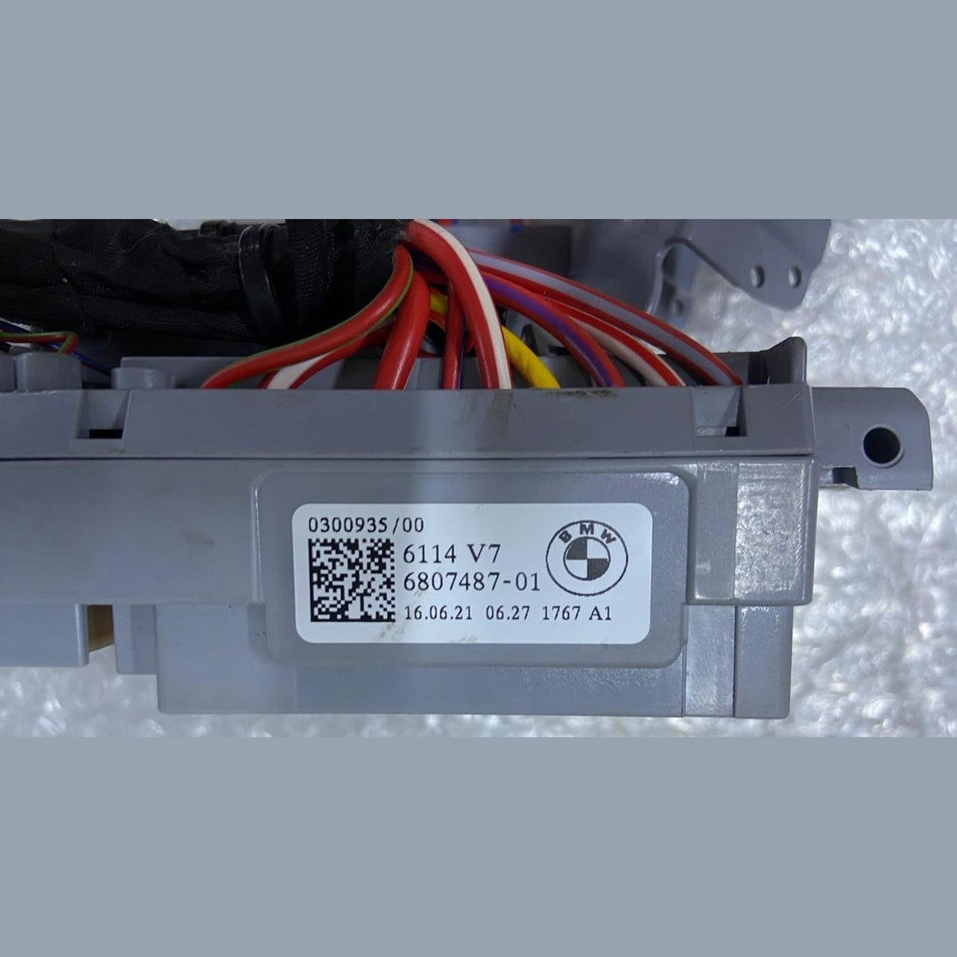 BMW M340i 330i 330e G20 G26 Front Power Distribution Fuse Relay Box 6807487