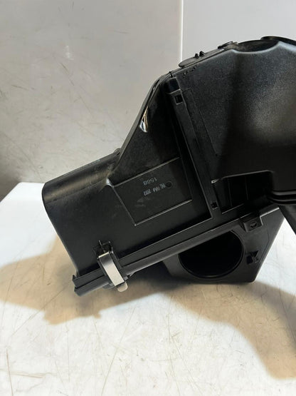 2011 BMW E90, E91, E92, E93 X1 E84 130KW DIESEL Air Filter Housing 8512599 OEM