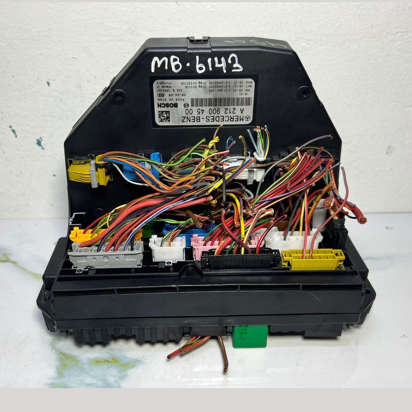 10-16 Mercedes-Benz W212 W204 Front SAM Module Relay Fuse Box A212 9004500 OEM