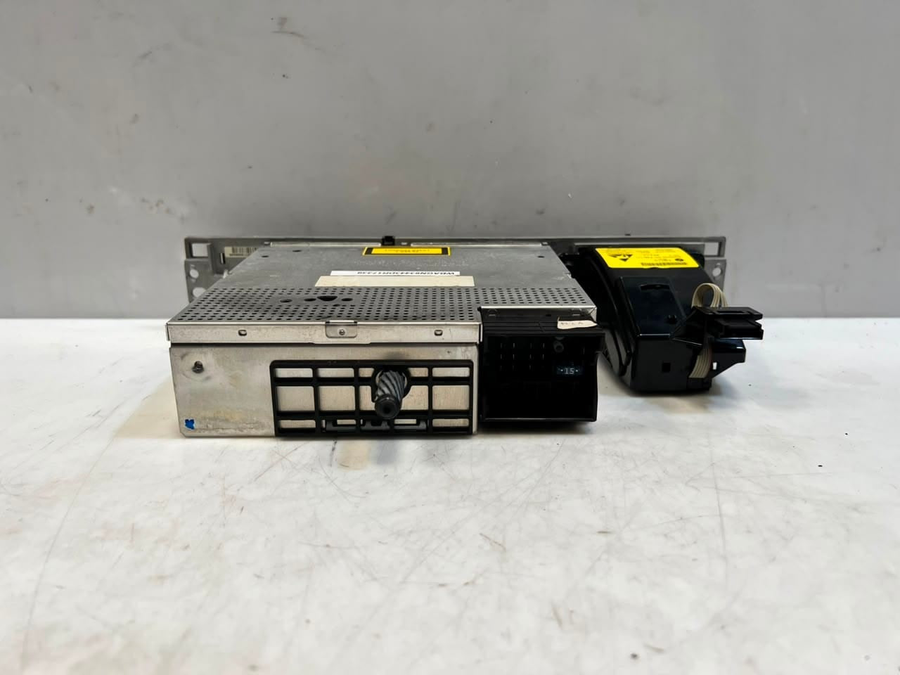 BMW  7 Series E65 E66 Radio Cd Player Dvd Player Navigation SYSTEM 6935623