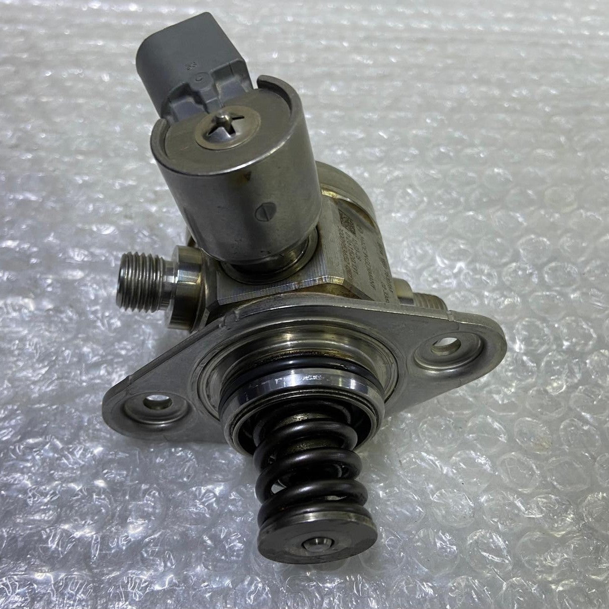 OEM BMW F20 F22 F11 Petrol N55 High Pressure Fuel Injection Pump 7610761 BOSCH