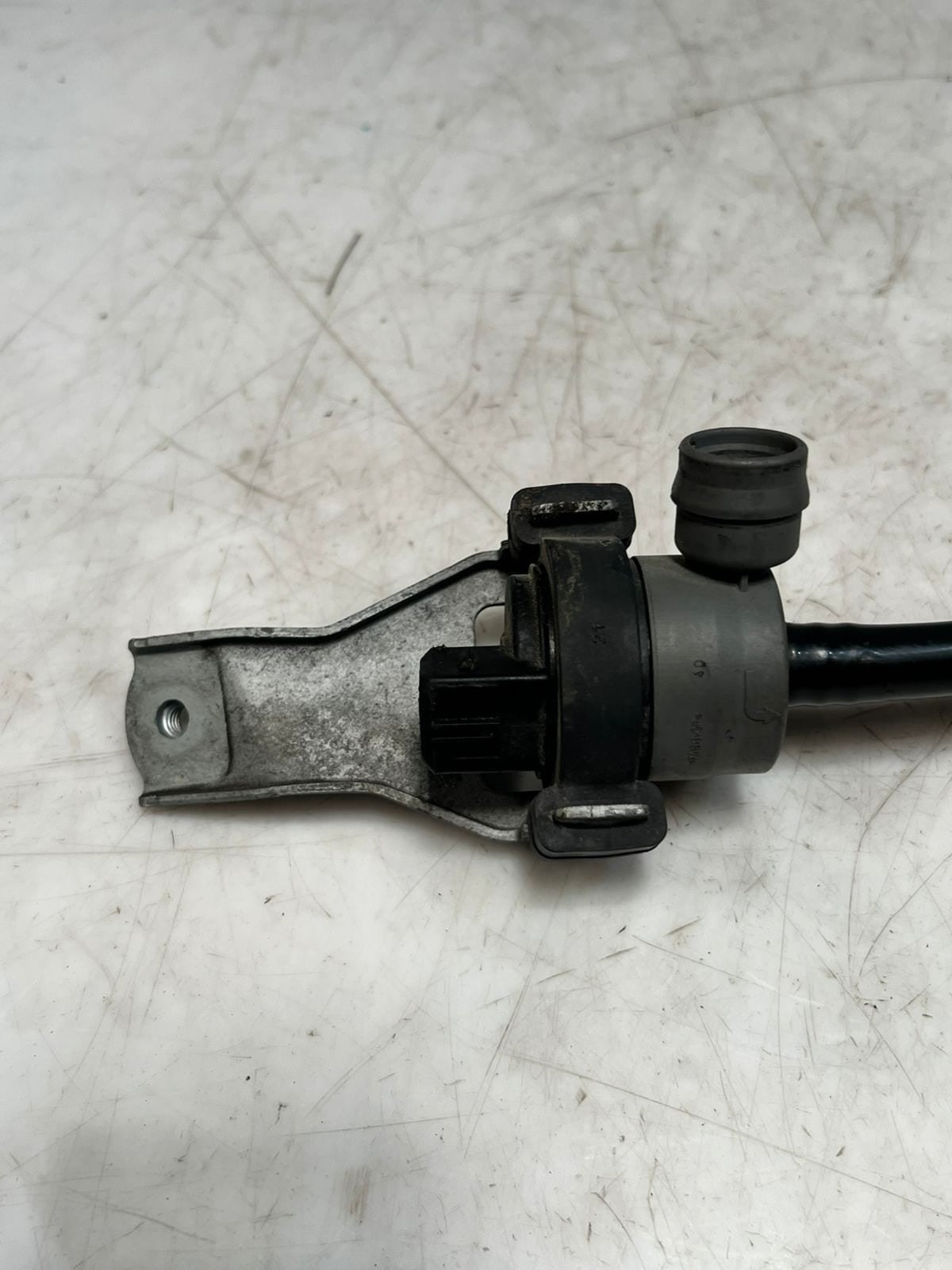 2010-2016 BMW 550i N63 X5 X6 Fuel Tank Ventilation Valve With Hose 7619298 OEM