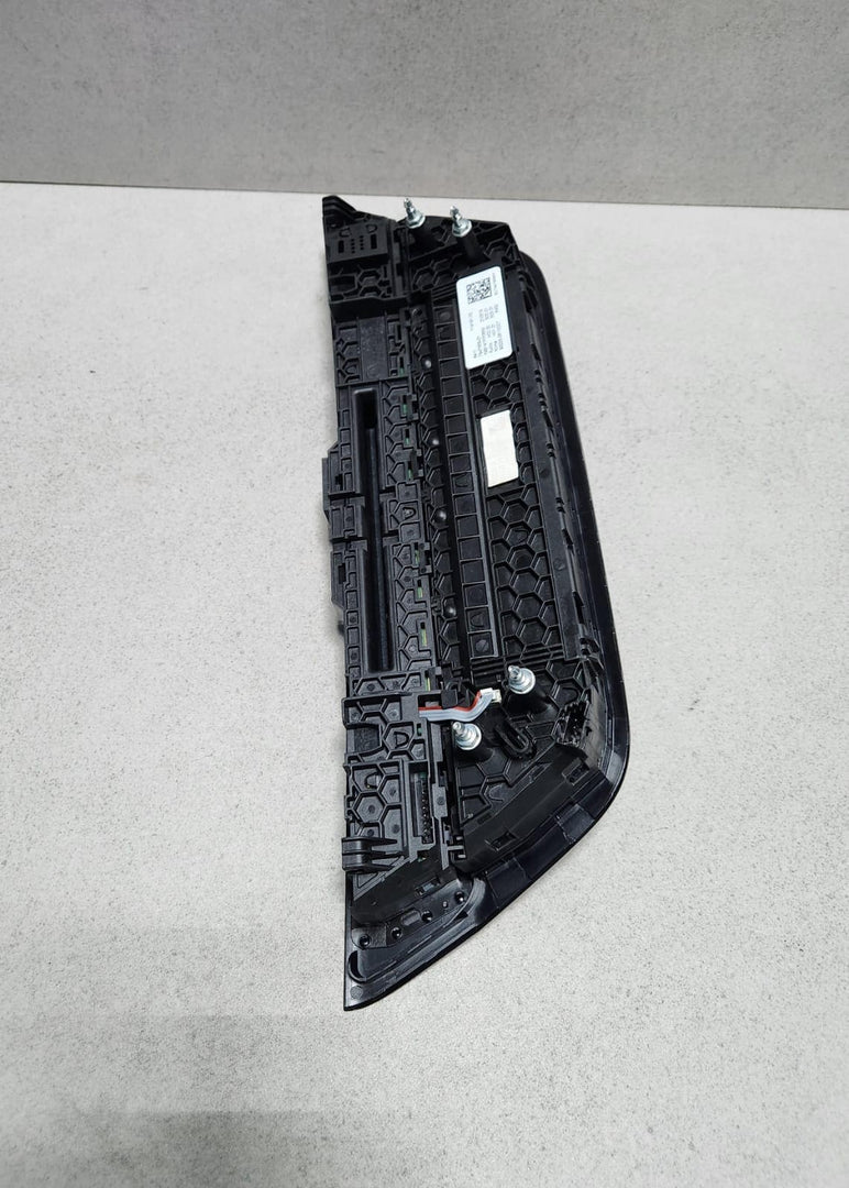 2019-2020 BMW 530e Climate Control And Audio Control Panel 7947859