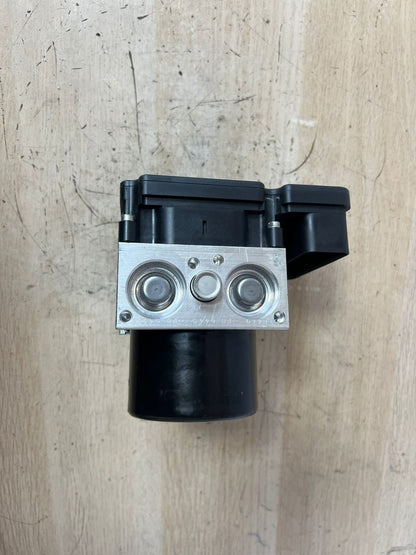 12-16 BMW F30 328i ABS Anti-Lock Brake System Pump Control Module 6860731 OEM