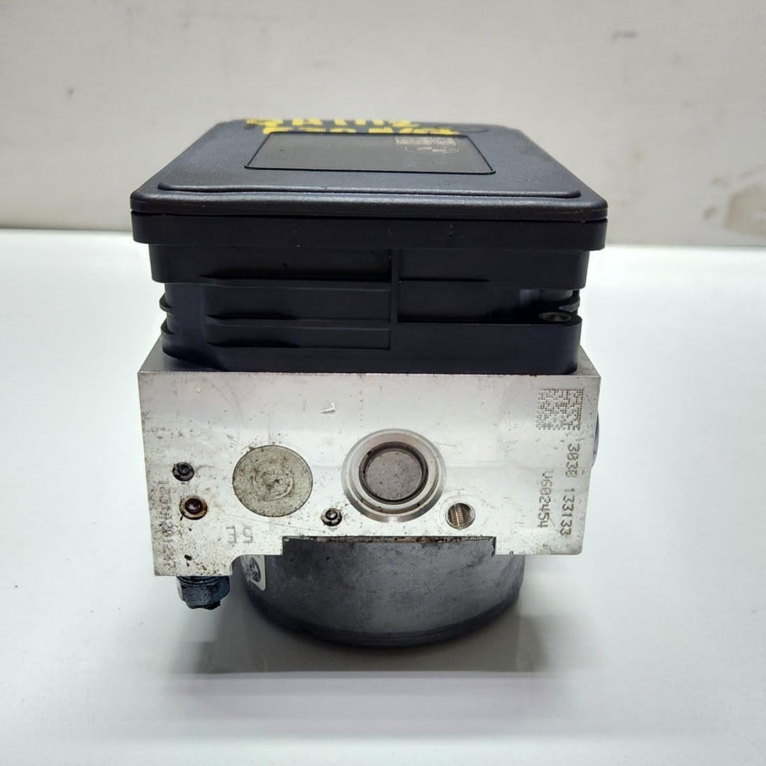 2014-2018 BMW 320i ABS Pump Control Unit 6868319 1 Series OEM