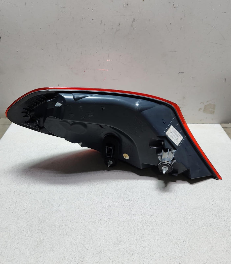 2012-2013 BMW 640i Rear Inner Tailgate Light 8950516 6 Series F06 F12 F13