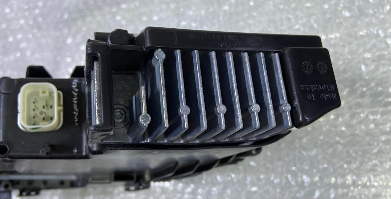 OEM BMW 7 Series G70 Headlight Upper LED Front 9879935 left Side