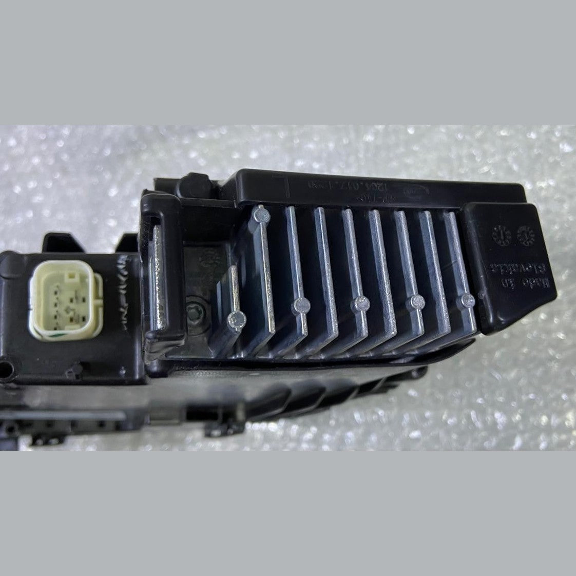 OEM BMW 7 Series G70 Headlight Upper LED Front 9879935 left Side
