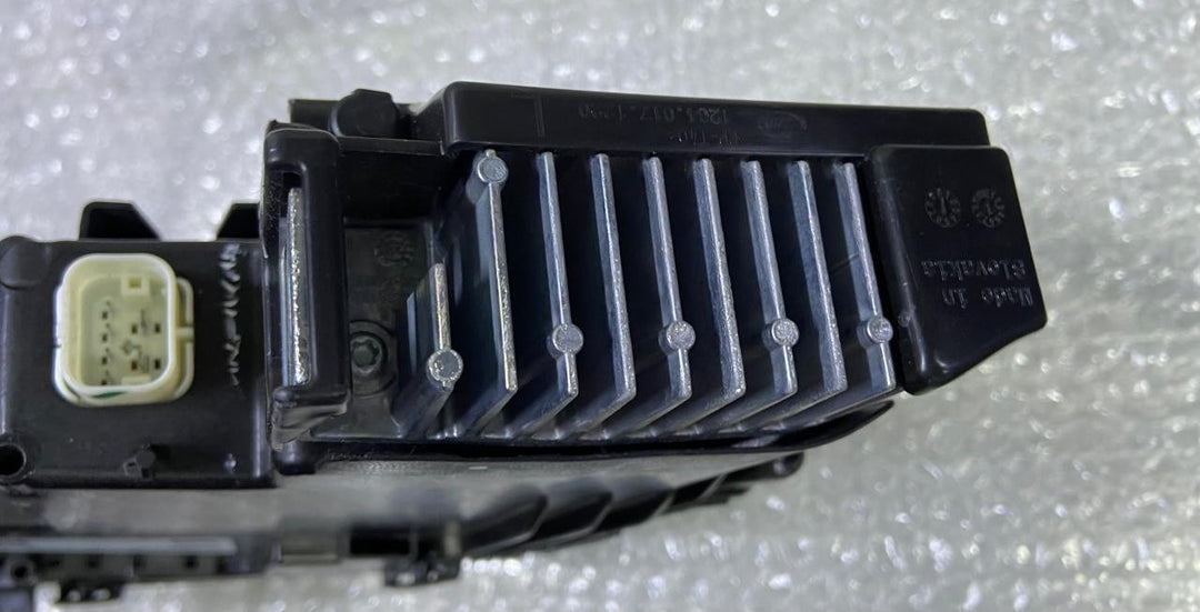 OEM BMW 7 Series G70 Headlight Upper LED Front 9879935 left Side
