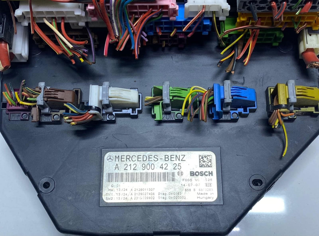 Mercedes-Benz Sam Control Module Front Fuse Box A2129004225 E-Class W212 OEM