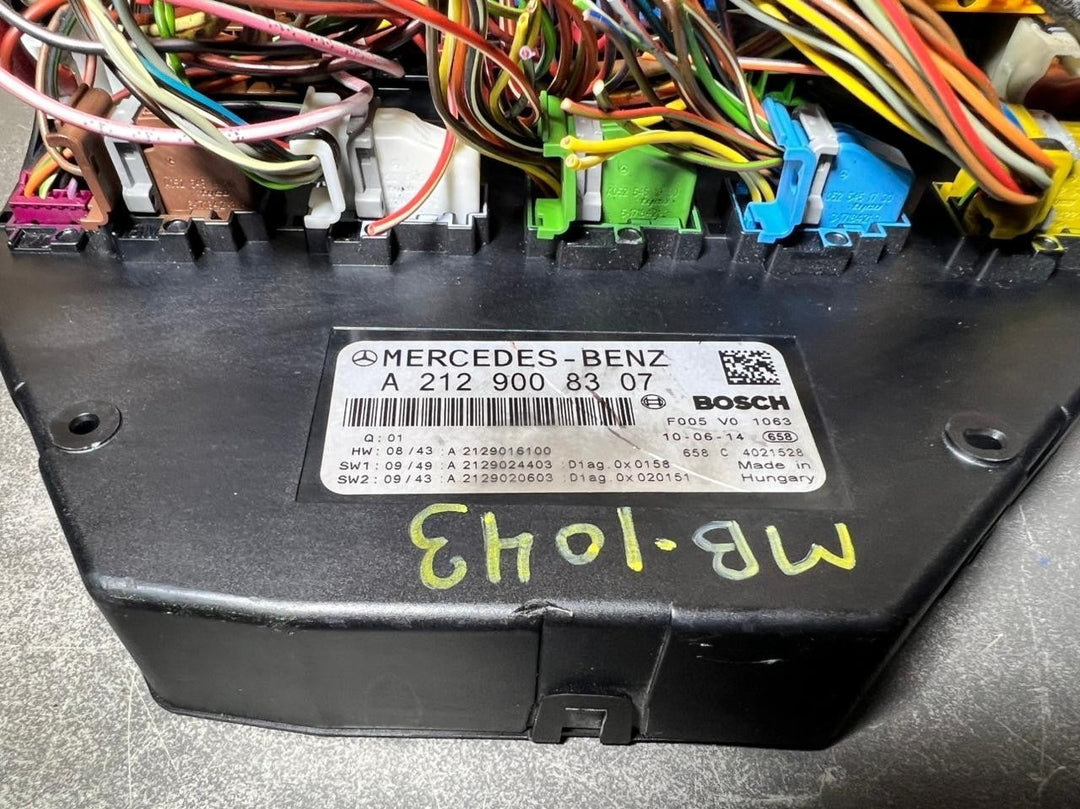 10-16 Mercedes-Benz W212 W204 Front SAM Modul Relais Sicherungskasten A212...