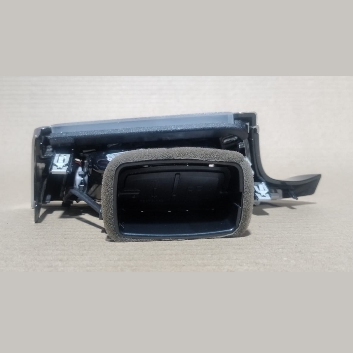 BMW G30 G31 G32 F90 RIGHT DASHBOARD AIR VENT GRILL TRIM RHD 9330858
