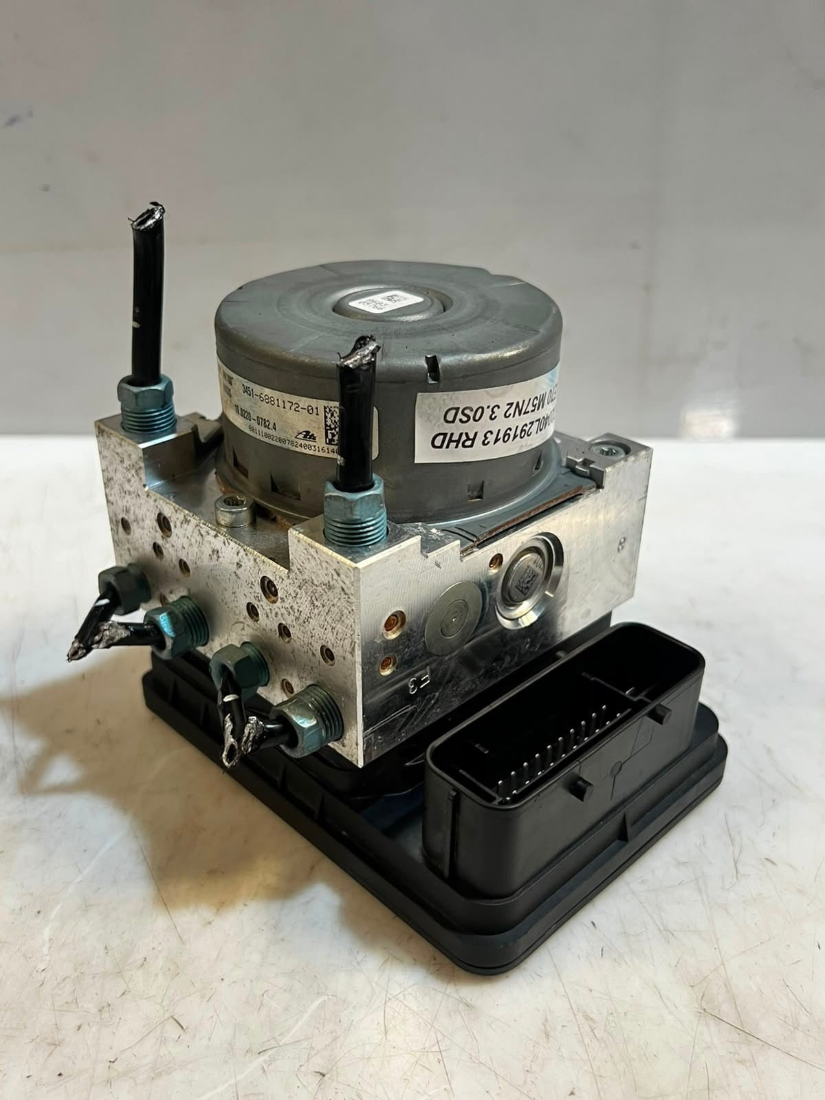 2018 BMW 320i F30 F31 F32 Abs Pump Control Module 6881172 OEM