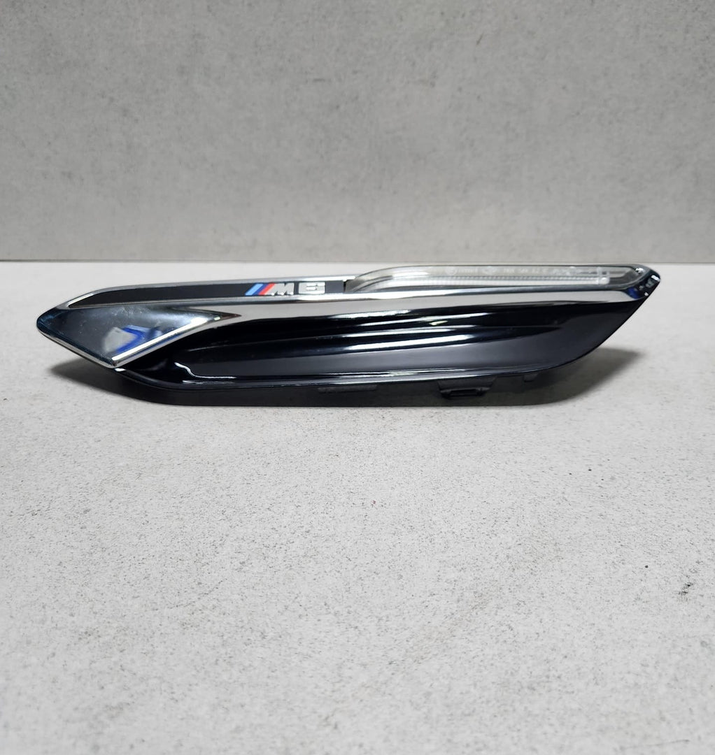 2012-2018 BMW M6 Front Fender Side Marker Light 8050519 M6 F06 F12 F13