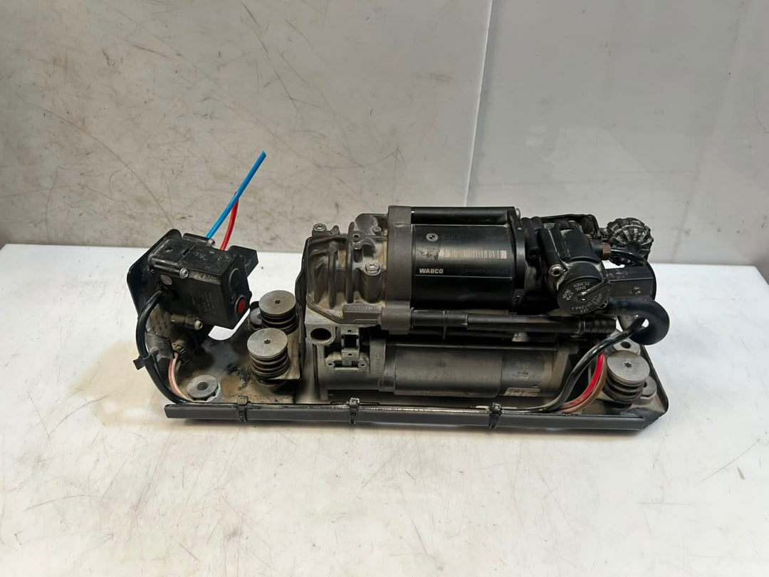 2010-2015 BMW 5' F01 F02 F10 F11 750Li Air Suspension Compressor 6794465 OEM