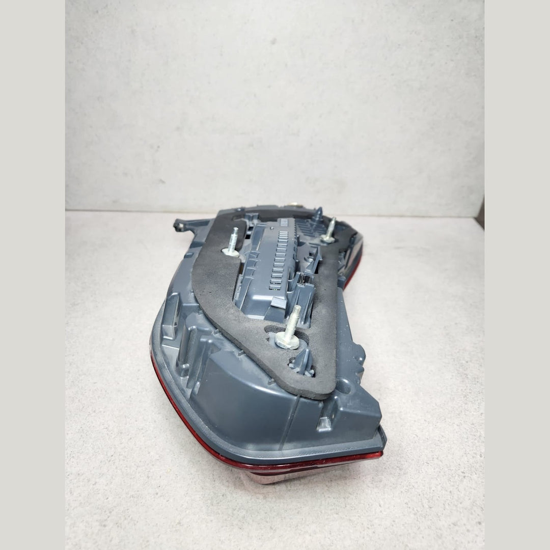 2016-2019 BMW 740i Rear Tail Light 2583246 7 Series G11 G12 