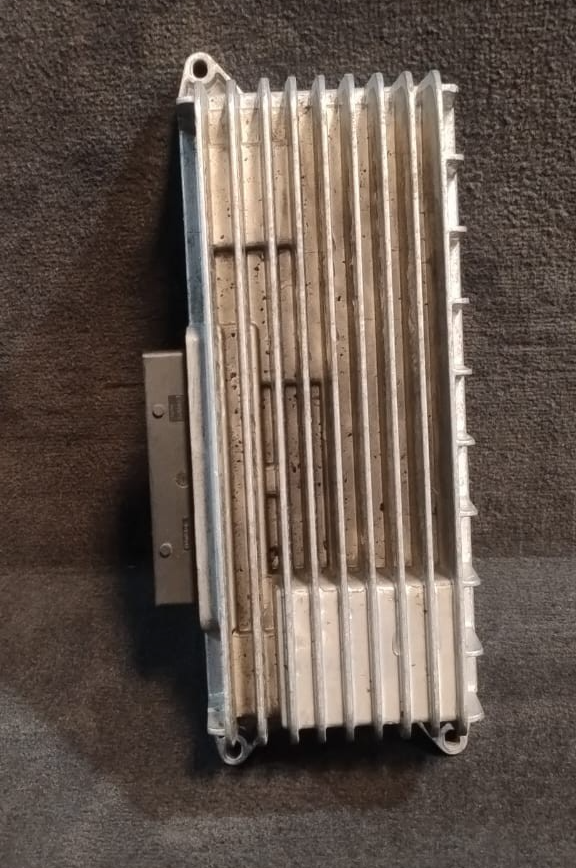 AUDI OEM  A4 A5 S5 Q5 B8 RADIO AMPLIFIER BOOSTER 8T0035223