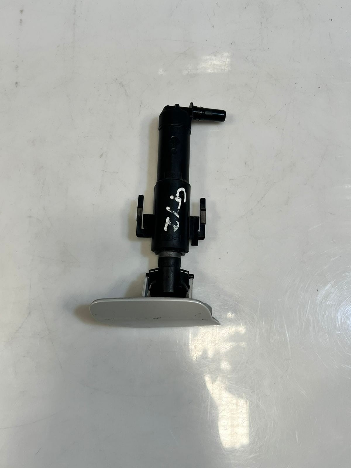 2015 BMW 740i 7 Series G11 G12 HIGH PRESSURE Headlight Washer Nozzle 7357354