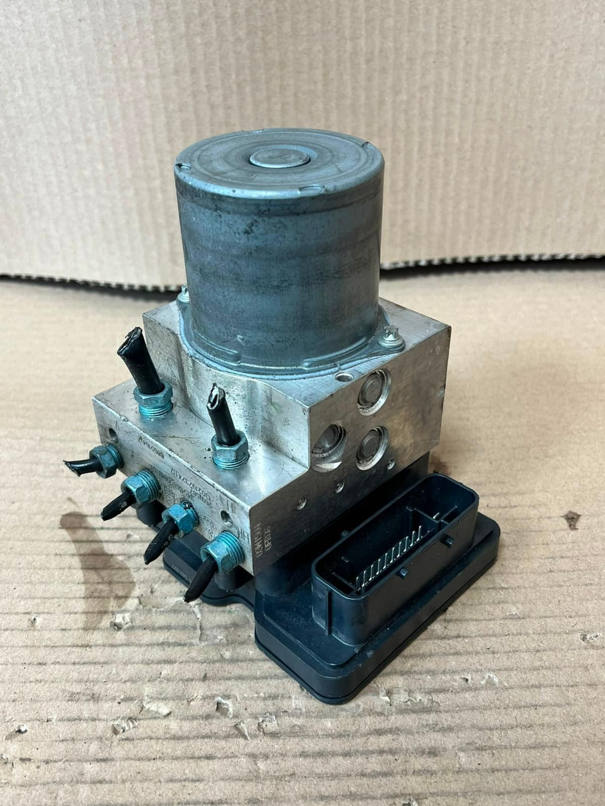 2010-2012 BMW 5' 7' F02 F10 and F11 535i ABS PUMP Control Unit 6860164 OEM