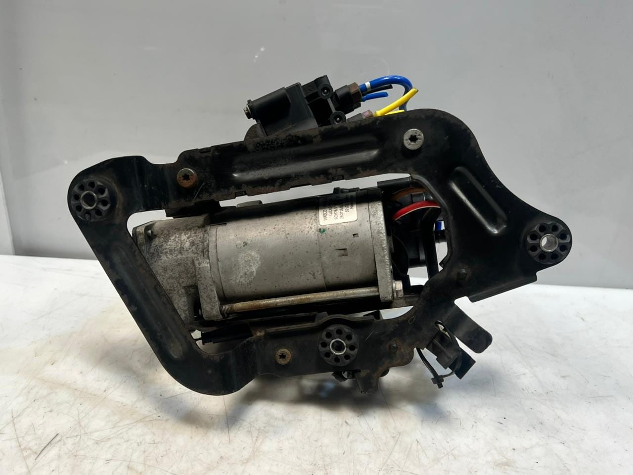 2015-2020 BMW 740i 7 Series G11 G12 Air Suspension Compressor Pump 443021002 OEM