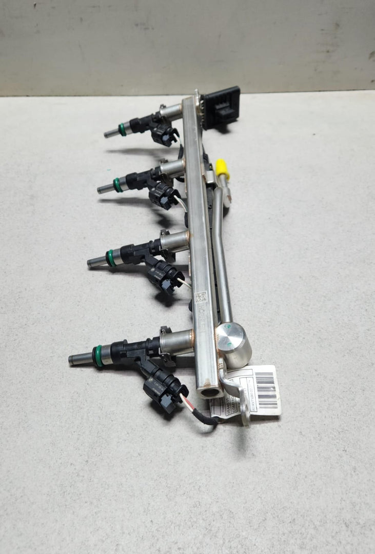 Genuine 2023-2025 BMW X1 Fuel Injector Rail With Injectors 8489600