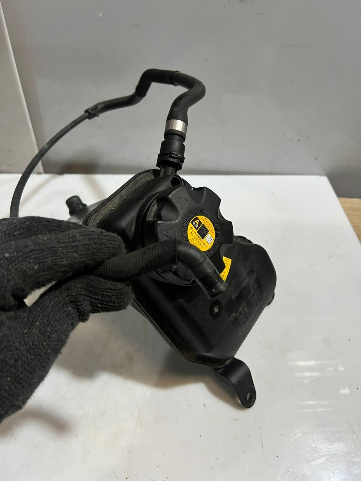 2006-2013 BMW E90 E91 E92 E93 E82 E84 335 330 Coolant Expansion Tank 7607482 OEM