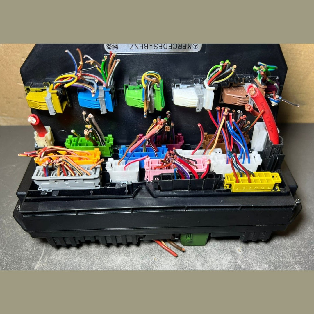 2010-2016 Mercedes W204 W212 C250 E350 Front SAM Module Fuse Box OEM A2129006012