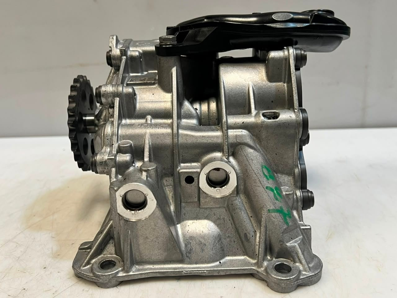 BMW 5 Series X1 X3 X5 F10 F11 B47 F20 Oil Vacuum Pump 8513756 OEM