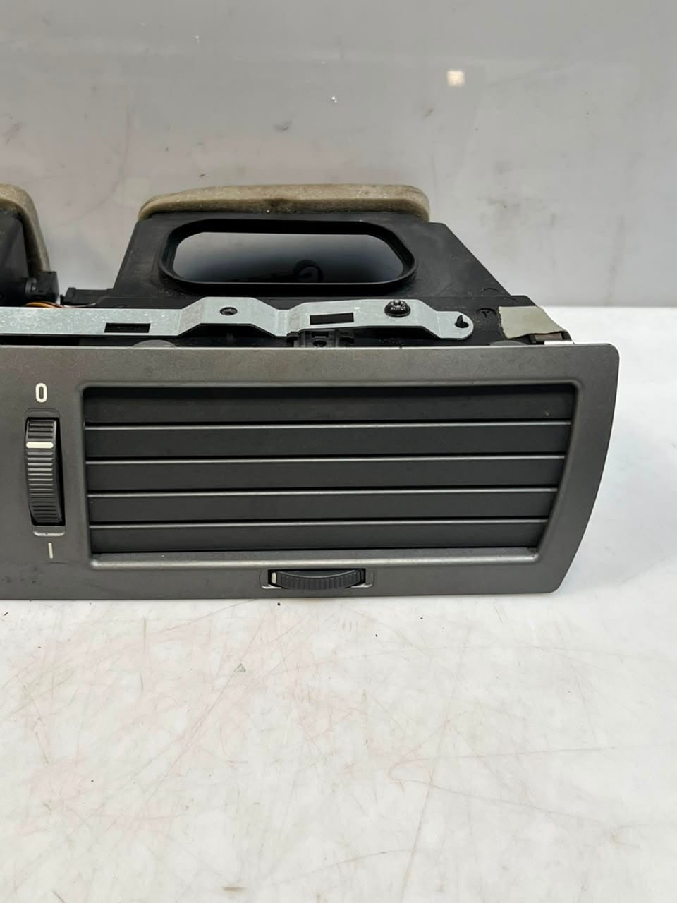 2005 BMW 7 Series E65 E66 745Li Center Dashboard AIR GRILLE Vent 8223599 OEM