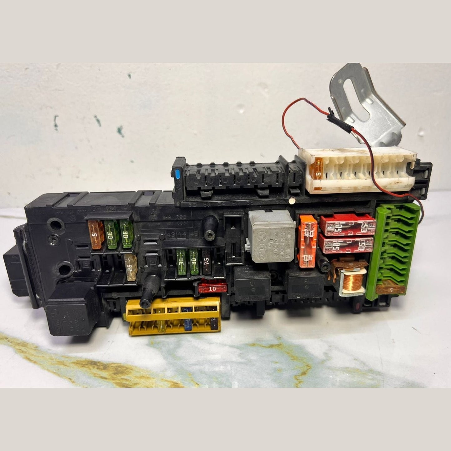 Mercedes-Benz W204 Rear Fuse Box Control Unit A 204 900 63 01
