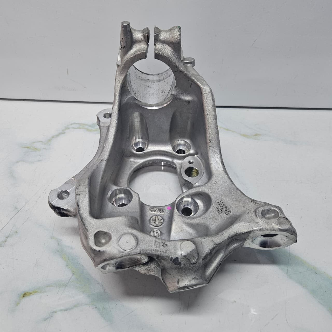 2019-2023 BMW 3 Series G20 G21 330i Spindle Knuckle 6878609 FRONT LEFT 