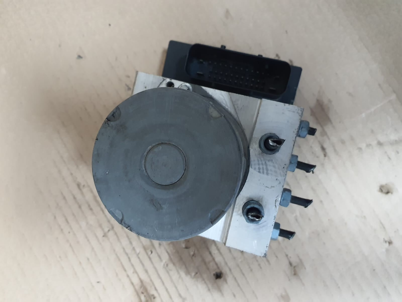2012 BMW X1 E84 E90 2.0L Pre-LCI ABS ANTI LOCK BRAKE Pump Control Unit 6850226