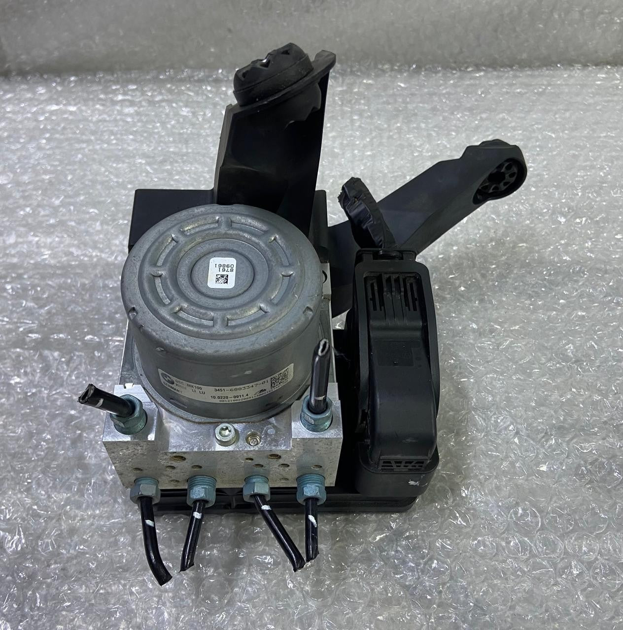 OEM BMW i3 0.6 Hybrid 125Kw ABS Pump Assembley 6883348 6883347