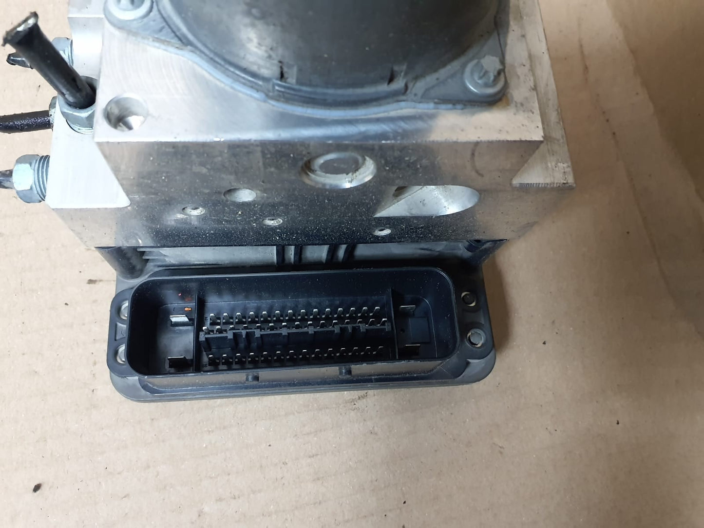 2010-2016 BMW 5 Series F10 and F11 F1X ABS DSC Hydraulic Pump 6852811 OEM