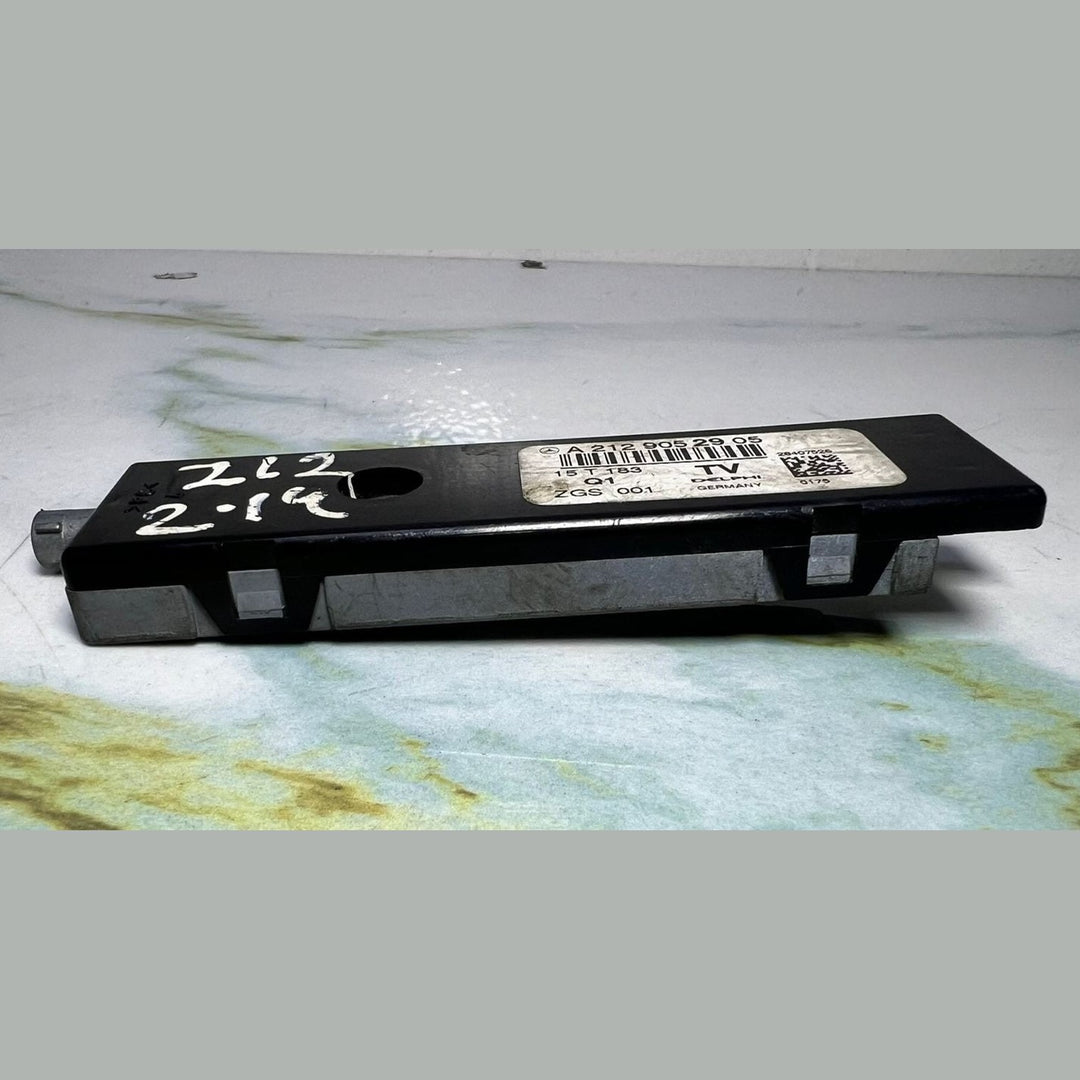 2014-2015 Mercedes Antenna Amplifier A2129052905 E-Class W212 E220 