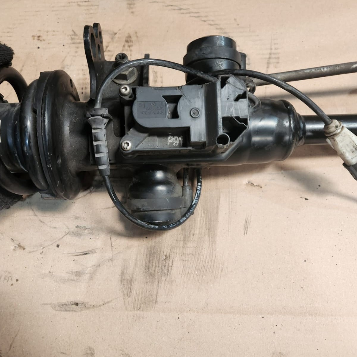 BMW Front Shock Absorber 6863116 5 Series F07 GT and 7 Series F01 Front Right 