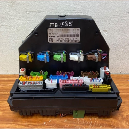 Mercedes-Benz Front Fuse Box Control Module A2129005912 C-Class W204 S204
