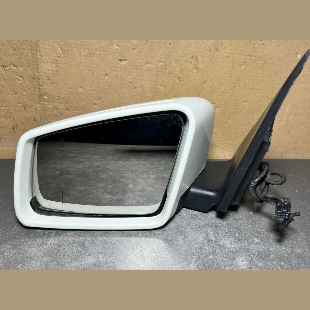2010-1012 Mercedes-Benz W204 C-Class Left Side Mirror Foldable W/ Signal Light