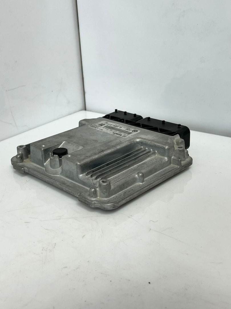 2015 BMW 3 Series F30 F31 F35 320i xDrive Engine Control Unit 8584277 OEM
