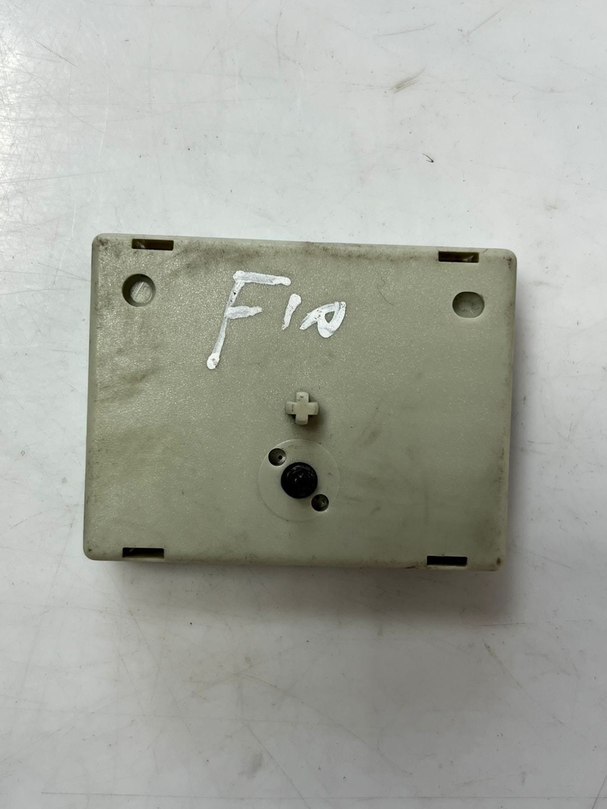 2011-2016 BMW 528i XDRIVE ANTENNA SUPPRESSION FILTER MODULE 9261095 OEM
