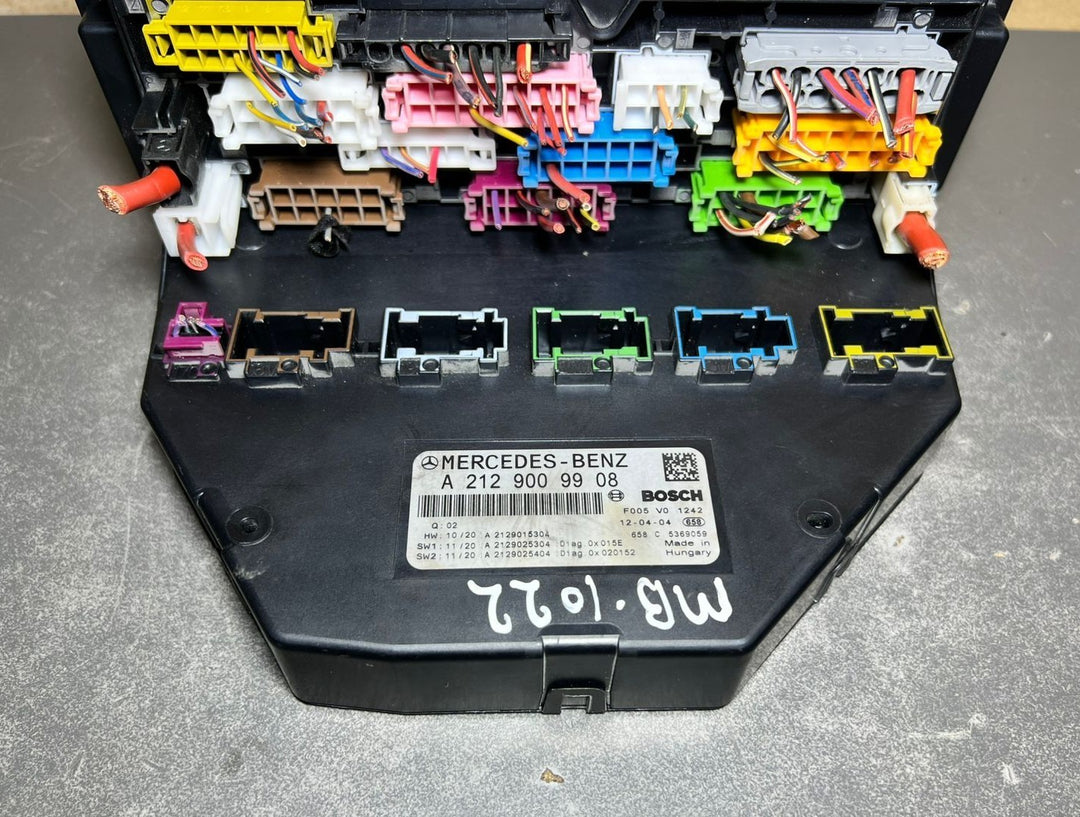 10-16 Mercedes-Benz W212 W204 Front SAM Module Relay Fuse Box A212 9009908 OEM