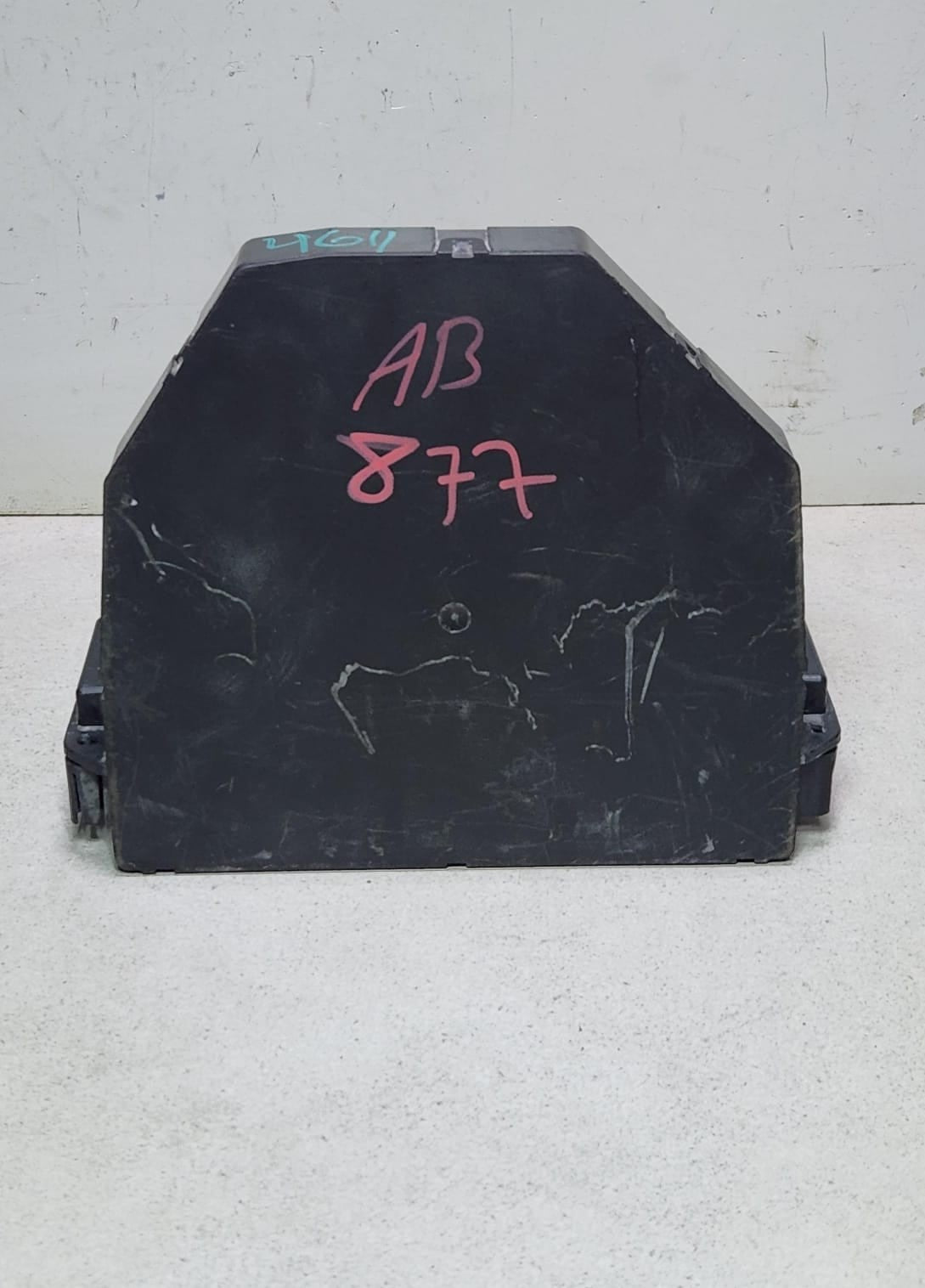 2011-2012 Mercedes-Benz C180 Fuse Box Control Module A2129004611 W204 C-Class 