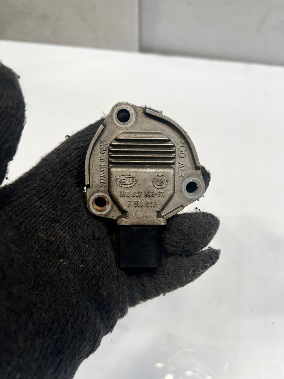 BMW E38 E39 E46 E53 E60 E61 E81 E82 E87 N47 Diesel Sump Oil Level Sensor 7508003