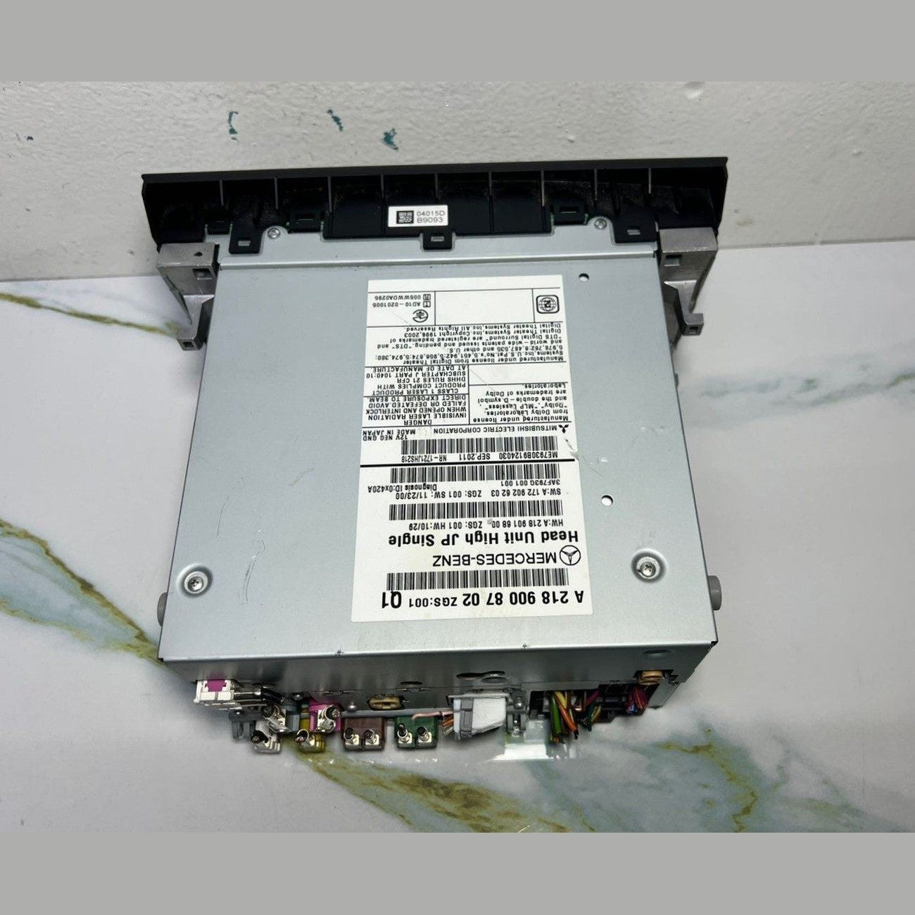 Mercedes-Benz w218 Radio Audio Head Unit CD Player  A 218 900 87 02 OEM